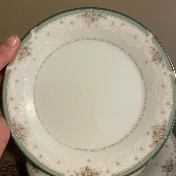 Noritake Greenbrier Porcelain Floral Bread Plates White Green Set of Four - Picture 2 of 6
